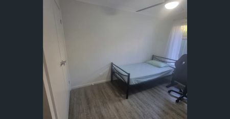 Double Sized Room for rent in a Rooming House/Shared Accomodation in Flora Hill - Photo 2