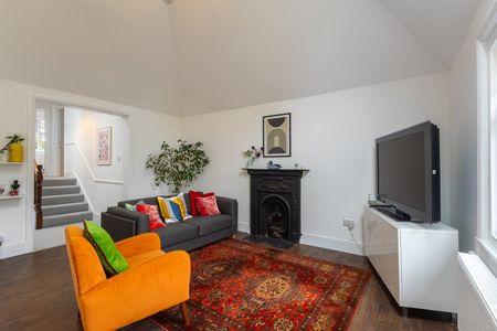 2 Bed Flat, Riggindale Road, SW16 - Photo 4