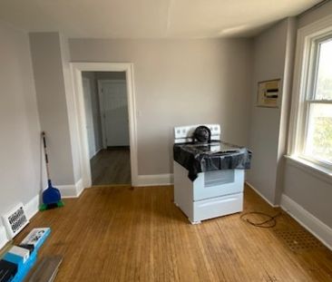 156 Dunlop St W #3 Barrie | $1400 per month | Utilities Included - Photo 1