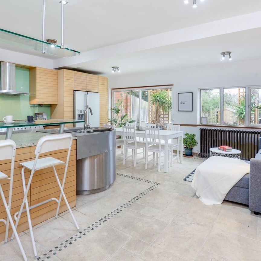 Room in a Shared House, Denmark Hill, SE5 - Photo 1