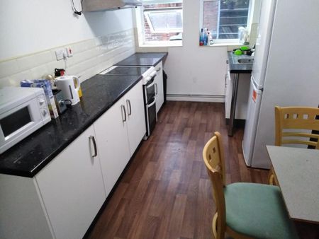 4 bedroom private hall to rent - Photo 5