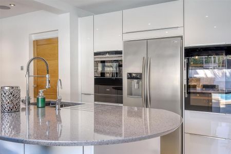 4 bedroom detached house to rent - Photo 3
