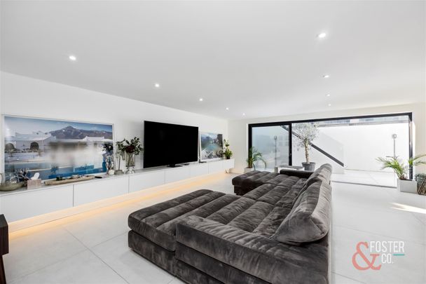 The Vale, Ovingdean, Brighton - Photo 1