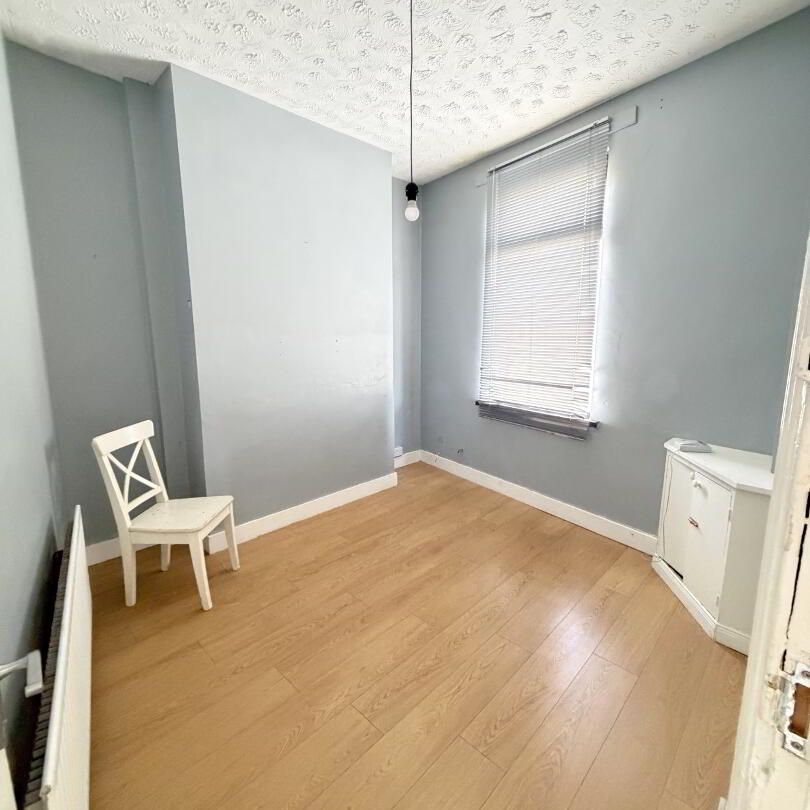 147 Newtownards Road, BT41AB, Belfast - Photo 1