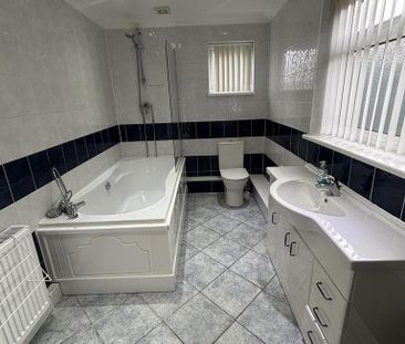 3 bedroom end of terrace house to rent - Photo 2