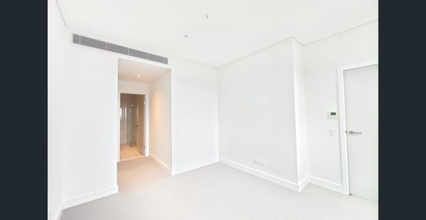 Stunning 2-Bed Apt with Water Views in Rhodes - Photo 1