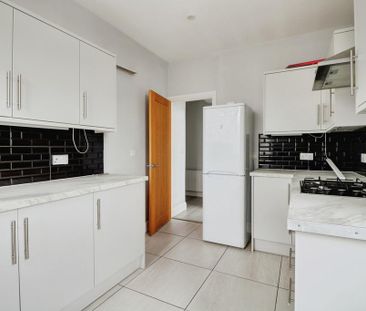 3 bedroom flat to rent - Photo 5