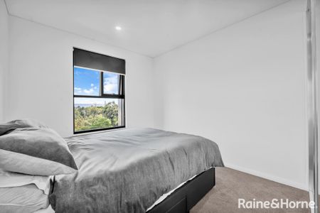 Immaculate Two Bedroom Apartment In Convenient Location - Photo 2