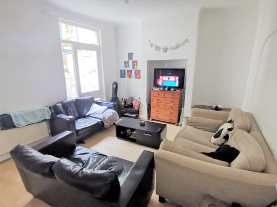 6 Bed Terraced House, Argyle Road, BN1 - Photo 1