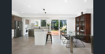 Immaculate and spacious townhouse - Photo 5