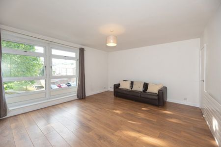 3 Bed Flat, Arnal Crescent, SW18 - Photo 4