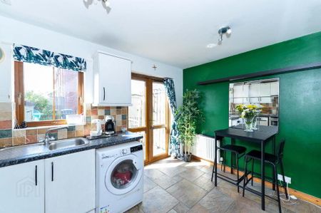 17 Kinnegar Drive, Holywood, BT18 9JQ - Photo 3