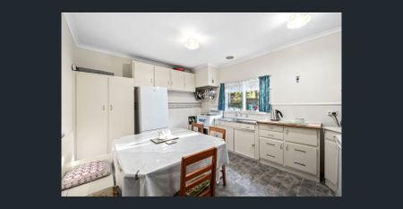 9 MONTH LEASE - Charming Cottage-Style Home - Photo 4