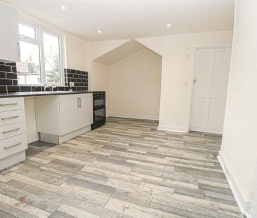 2 bedroom maisonette to rent - Photo 4