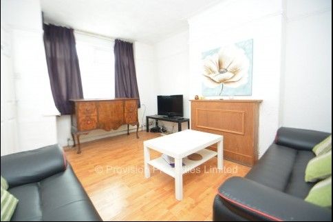 3 Bedroom Student Rentals Leeds - Photo 1