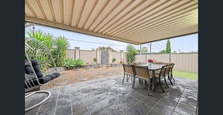 Spacious 4-Bedroom Townhouse with Entertainer's Backyard - Photo 4