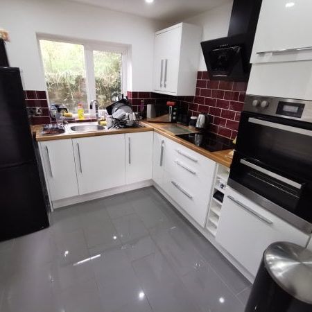 Middle Road, Swansea, SA5 - Photo 1