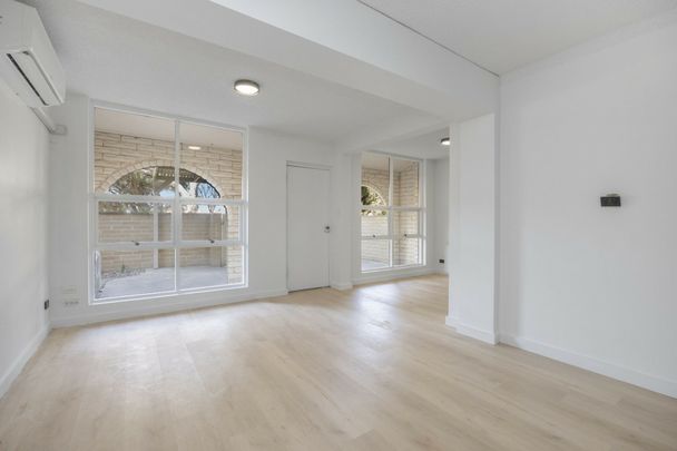Stylish One-Bedroom Apartment - Photo 1