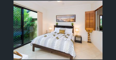 PARADISE POINT - SPACIOUS 4 BEDROOM TOWNHOUSE - Photo 5