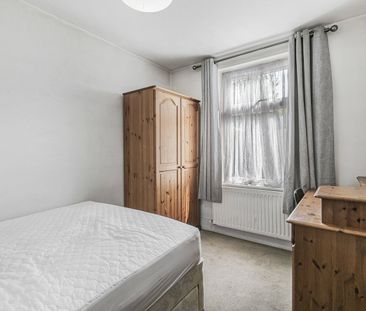 Harvest Road, Englefield Green, Egham, Surrey, TW20 0QS - Photo 5