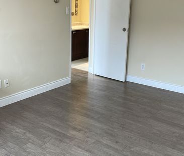 For Lease - 3700 Kaneff Crescent Unit# 1003, Mississauga, Ontario - Photo 4