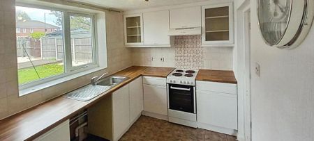 3 bedroom semi-detached house to rent - Photo 3