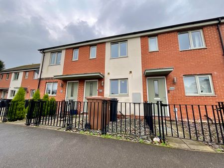 2 bedroom Mid Terraced House to let - Photo 5