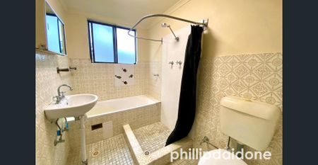 Bright First Floor, Timber floors.. - Photo 2