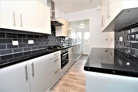 1 bedroom in a house share to rent - Photo 4