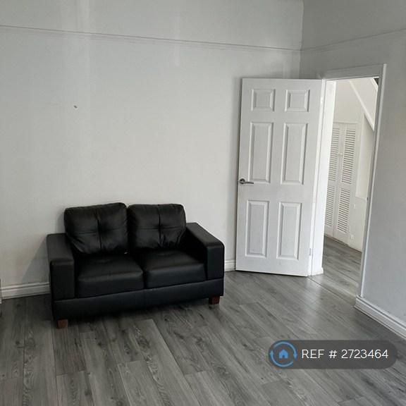 3 bedroom end of terrace house to rent - Photo 1