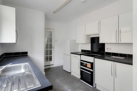 1 Bed Flat - Photo 4
