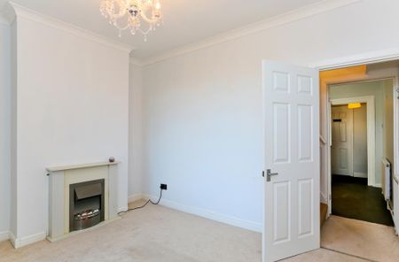 2 bedroom end of terrace house to rent - Photo 2