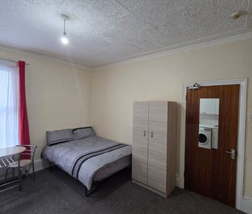 Studio Flat, Bowes Road, N13 - Photo 3