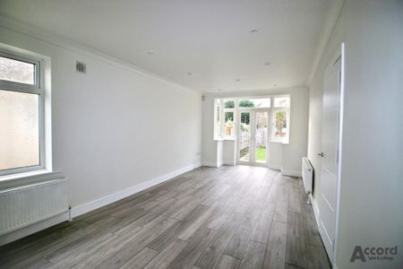 2 bedroom semi-detached bungalow to rent - Photo 2