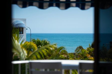 Top-Floor Coastal Apartment with Ocean Views - Photo 2