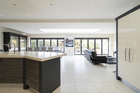 5 bedroom detached house to rent - Photo 3
