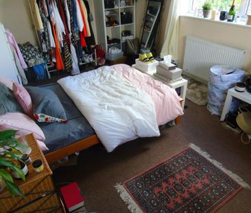 4 bedroom semi-detached house to rent - Photo 4