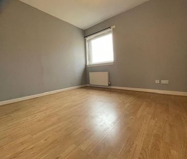 3 bedroom flat to rent - Photo 4