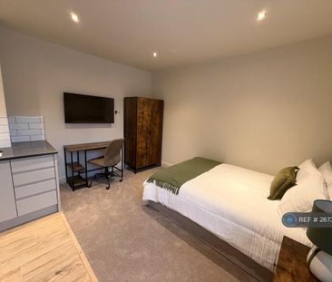 1 bedroom in a house share to rent - Photo 1