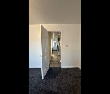 3 Bed Terraced House, Fenton Way, S61 - Photo 4