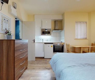 Studio to rent - Photo 2