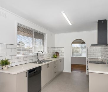 Beautiful 4-Bedroom Family Home in the Heart of Karingal - Photo 1