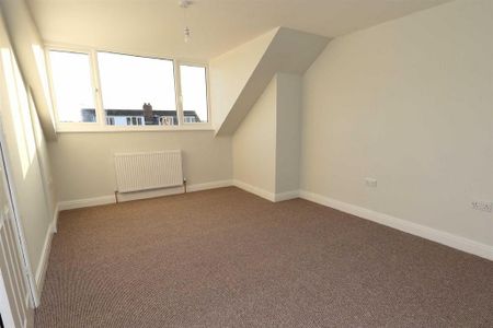3 bedroom detached bungalow to rent - Photo 3