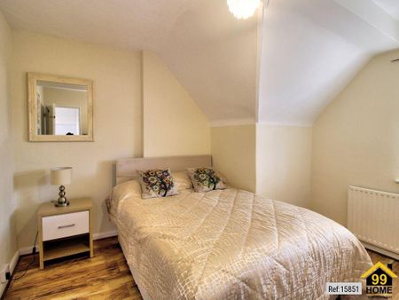 4 bed Semi-detached in Fairfax Road , Woking, GU22 9HN - Photo 5