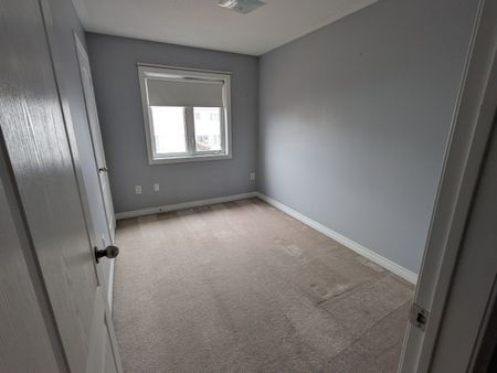 For Lease - 93 Pearcey Crescent, Barrie, Ontario - Photo 2