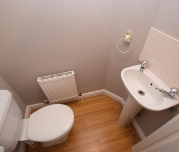 2 bedroom end of terrace house to rent - Photo 4