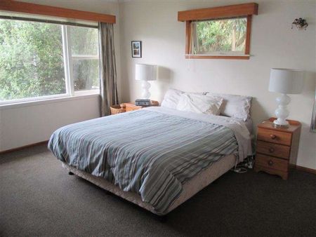 Easy-Care Standalone Home. - Photo 2