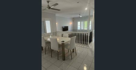 Spacious Family Home with a pool! - Photo 2