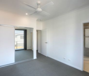 Townhouse with Double garage and Air- Conditioned Bedrooms located ... - Photo 1