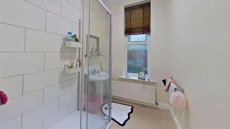 Ash road , Headingley - Photo 2